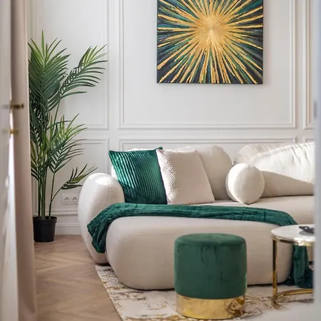 Luxurious Charming E47 Center By Prestige Homes Apartman *