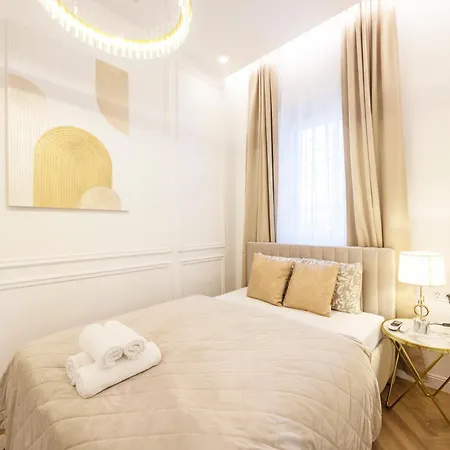 Lägenhet Luxurious Charming E47 Center By Prestige Homes