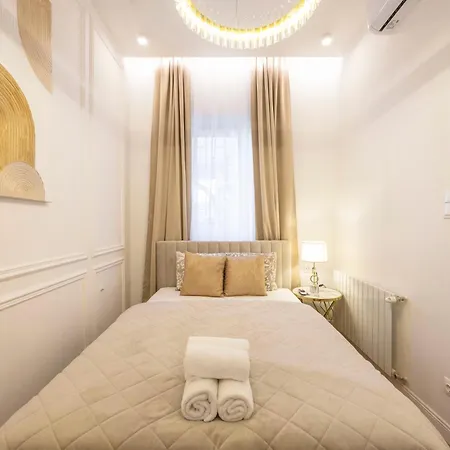 Luxurious Charming E47 Center By Prestige Homes Apartament