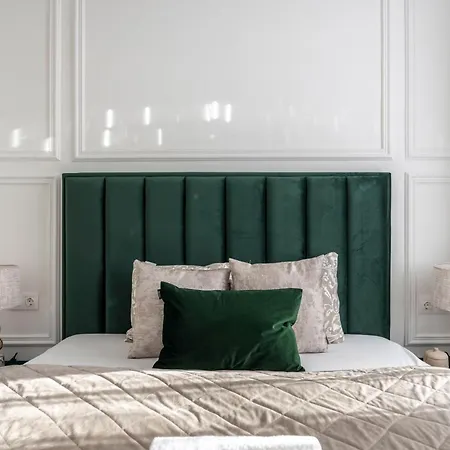 Luxurious Charming E47 Center By Prestige Homes Apartament