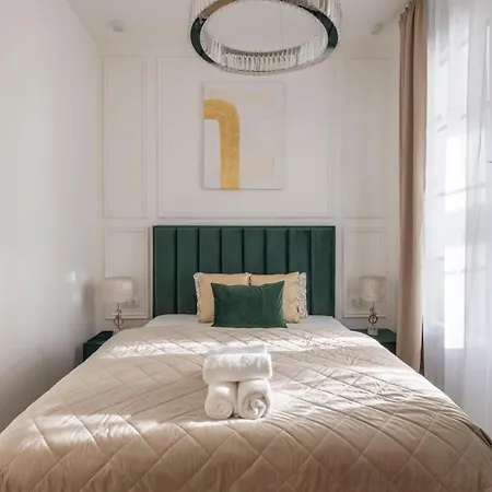 Luxurious Charming E47 Center By Prestige Homes Apartament