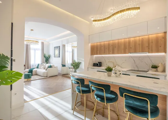 Luxurious Charming E47 Center By Prestige Homes Budapest